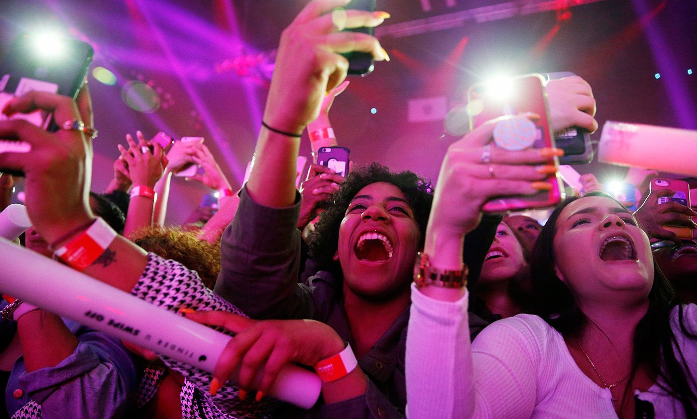 The pandemonium of modern celebrity began in 19th-century theatre | Aeon