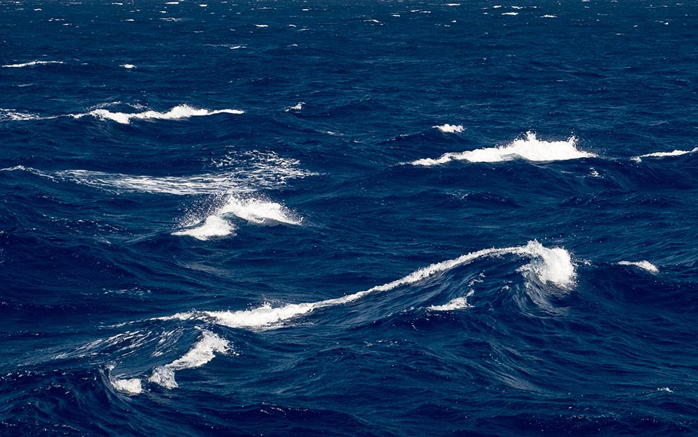 The sea was never blue | Aeon