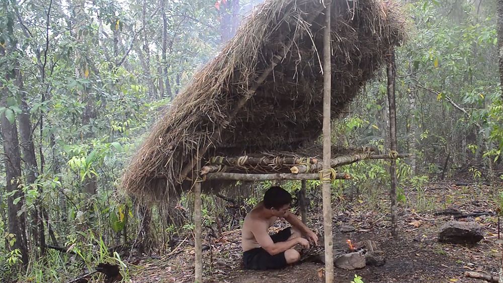 Хижины стволы пальм и свои прически жители деревни